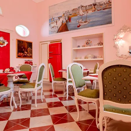 The Crown Palace - Otel