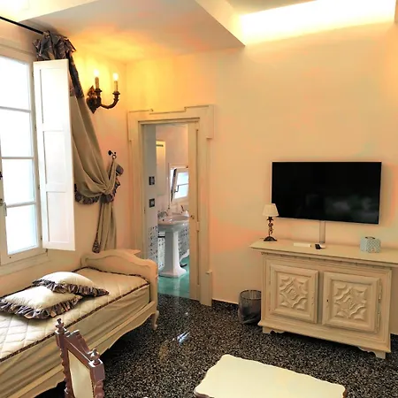 The Crown Palace - Otel *