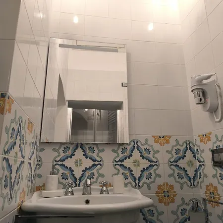 The Crown Palace - Otel