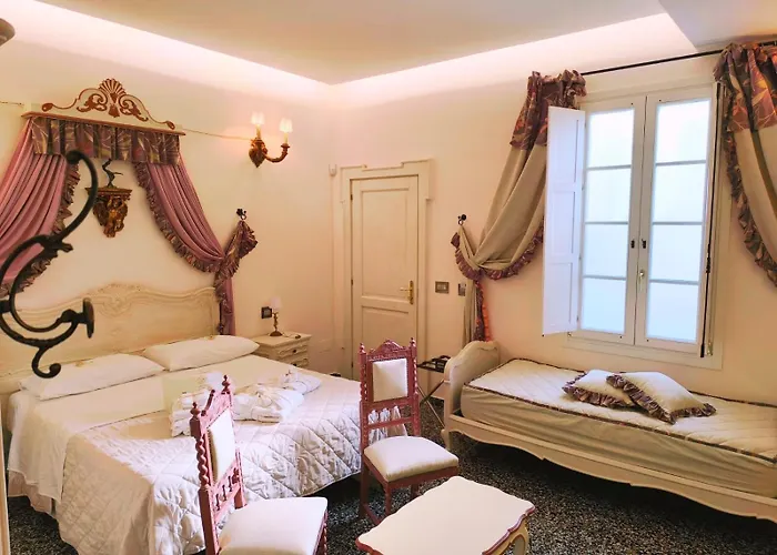 The Crown Palace - Otel