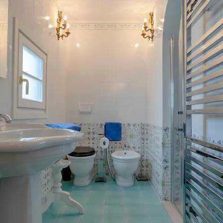 Hotel The Crown Palace -