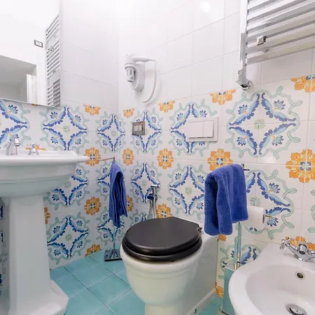 Hotel The Crown Palace - *