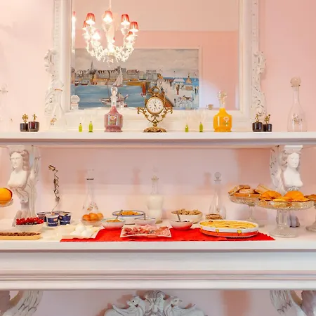 Hotel The Crown Palace - *