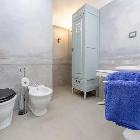 Hotel The Crown Palace -