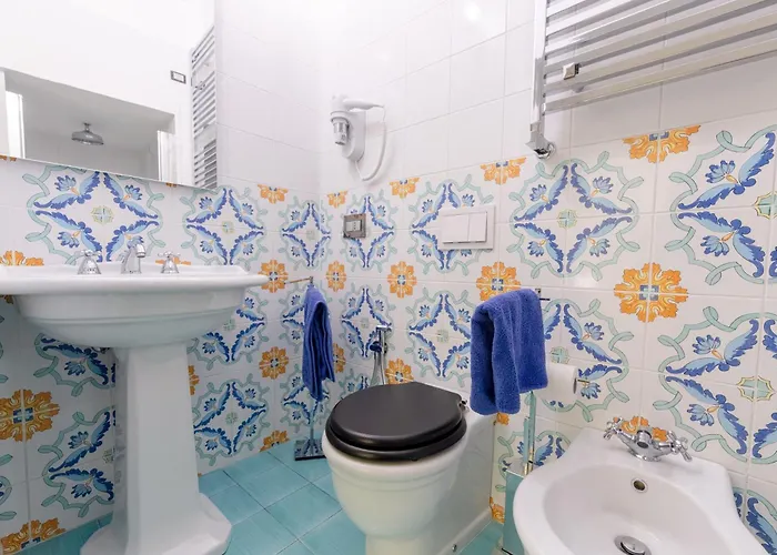 Otel The Crown Palace - *