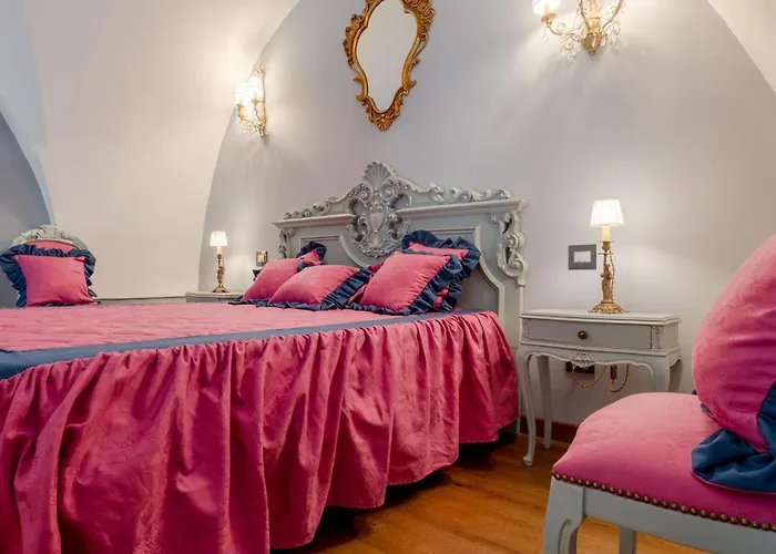 The Crown Palace - Otel