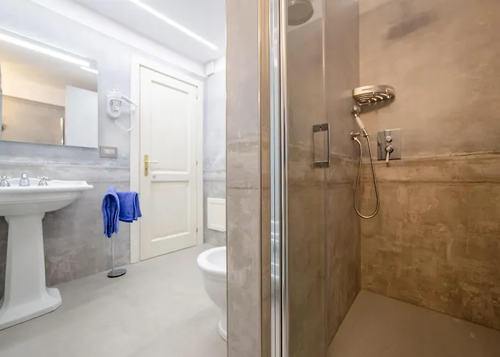 The Crown Palace - Otel *