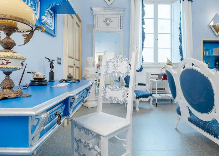 The Crown Palace - Otel