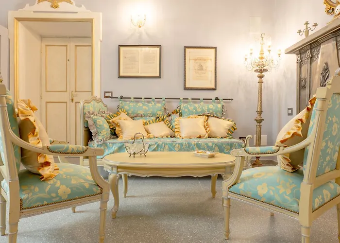 فندق The Crown Palace -