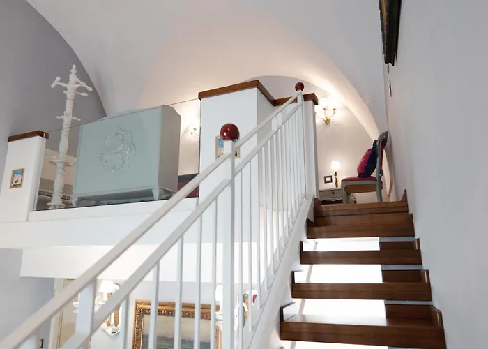 The Crown Palace - Otel *