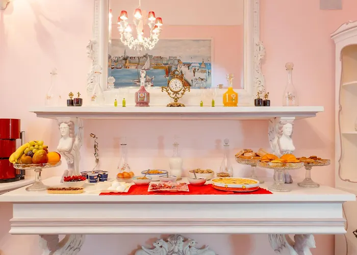 Otel The Crown Palace - *