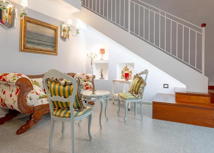 Otel The Crown Palace - *