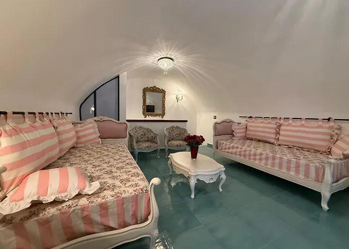 فندق The Crown Palace -