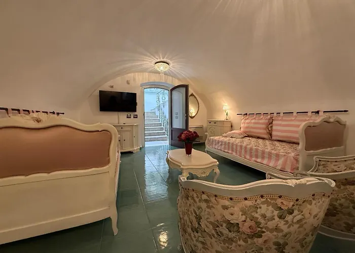 The Crown Palace - Otel