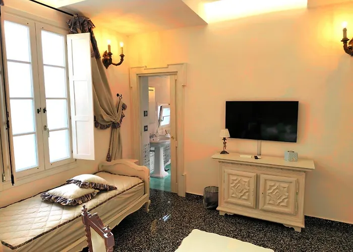 The Crown Palace - Otel *