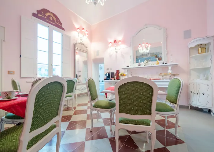 Otel The Crown Palace - *