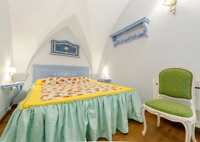 The Crown Palace - Otel *